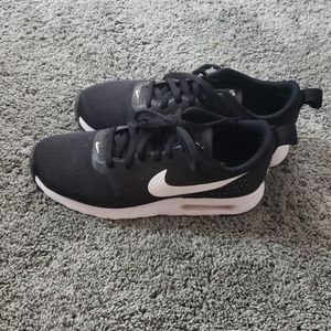 Womens nike air sneakers size 7